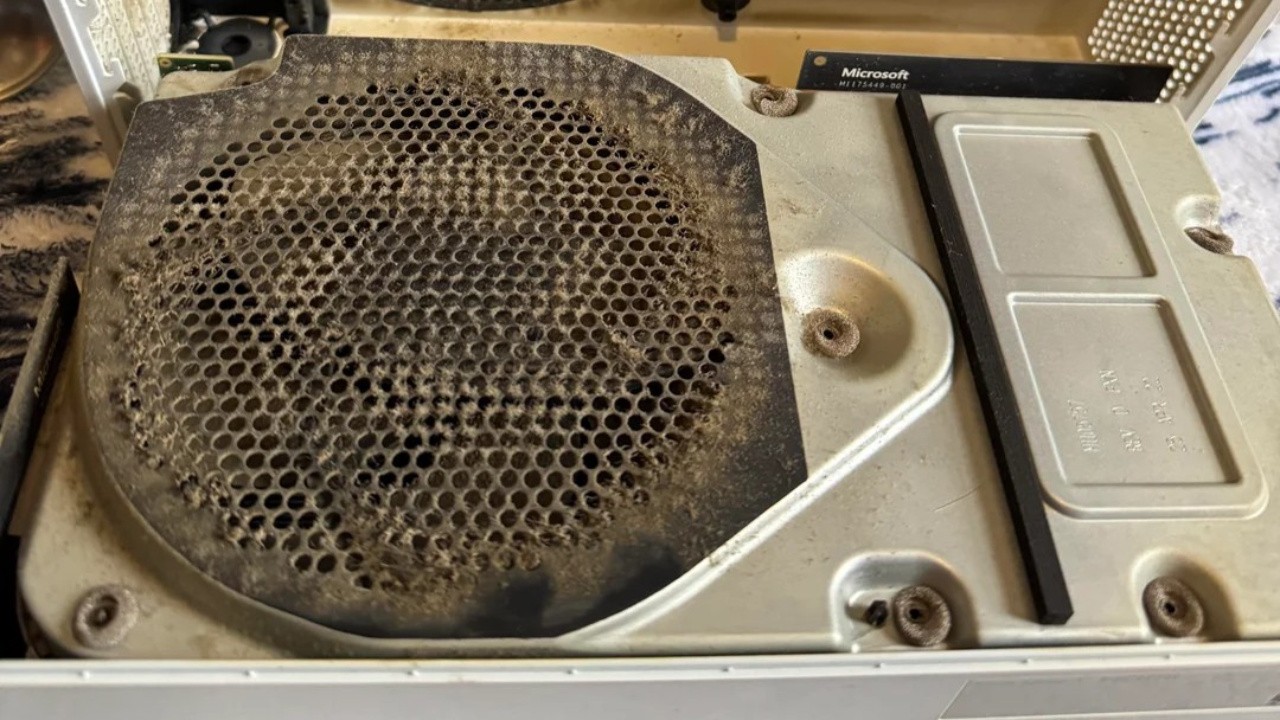 Xbox Series S Cleaning